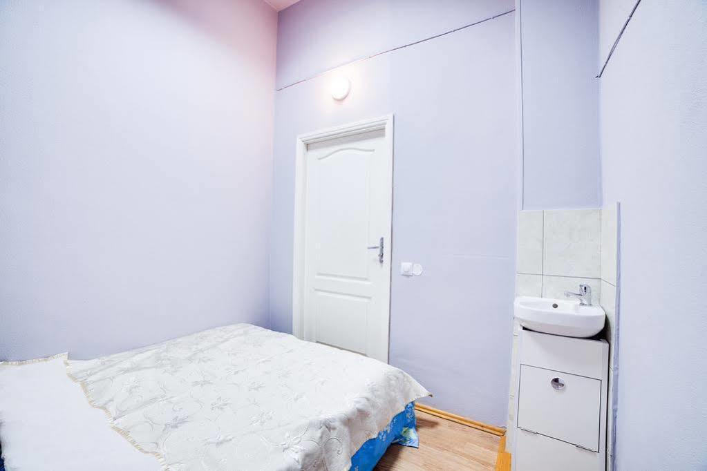 Night & Day Hostel Kyiv Exterior foto